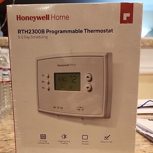 Honeywell Home White Programmable Thermostat